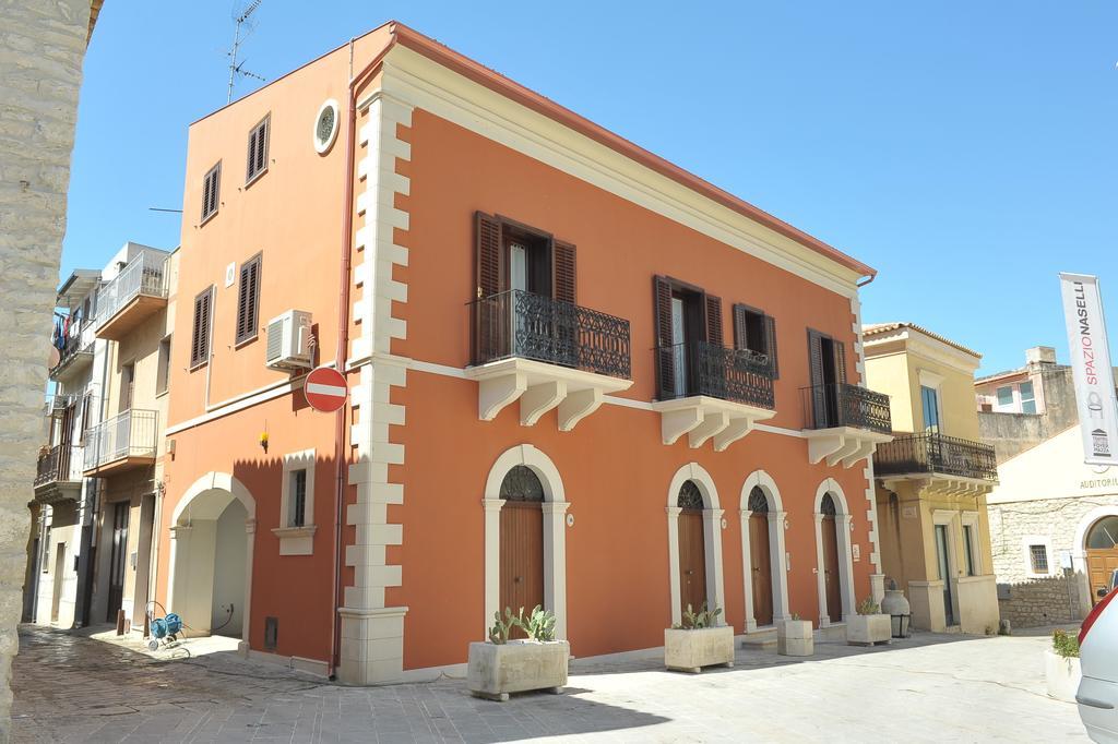 B&B Al Teatro Comiso Phòng bức ảnh
